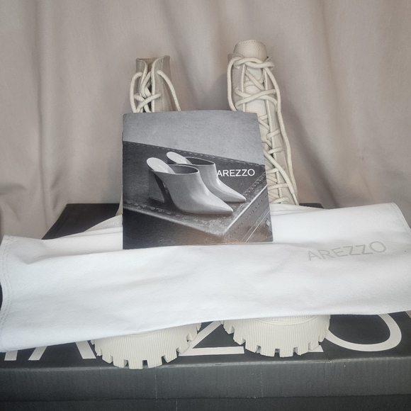 Arezzo MAYA Pull On Lug Sole Combat & Lace-Up Boots Sz 9 Retail $200 - Picture 3 of 13